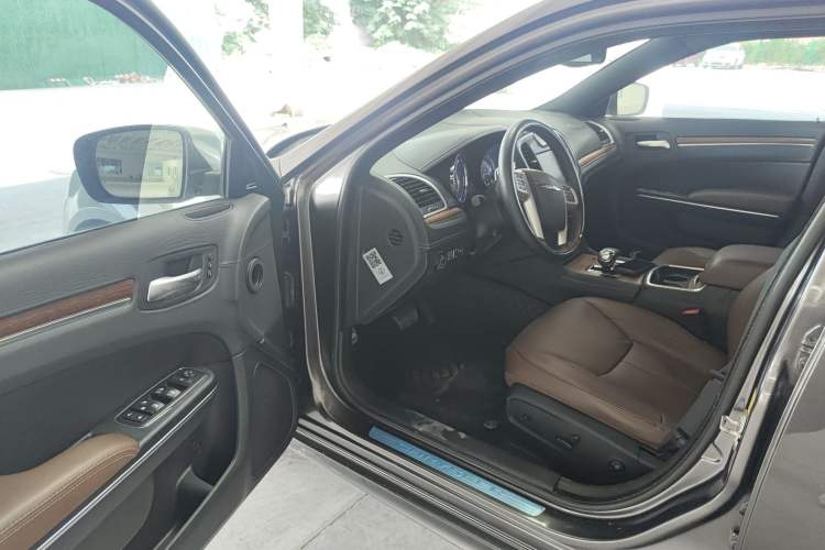 Used Chrysler 300C 2014 3.0L Excellence Edition Driver Seat