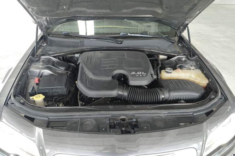 Used Chrysler 300C 2014 3.0L Excellence Edition Engine Bay