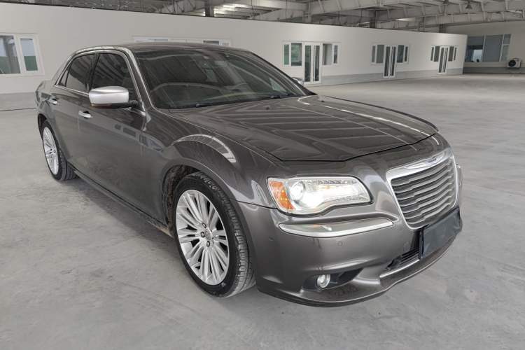 Used Chrysler 300C 2014 3.0L Excellence Edition Front Right 45 Deg