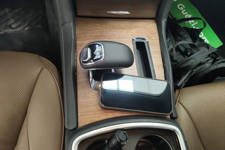 Used Chrysler 300C 2014 3.0L Excellence Edition Gear Lever