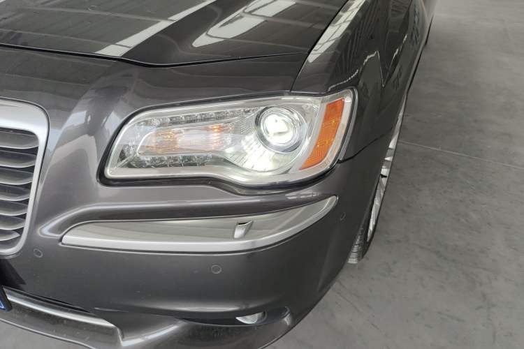 Used Chrysler 300C 2014 3.0L Excellence Edition Left Front Headlight