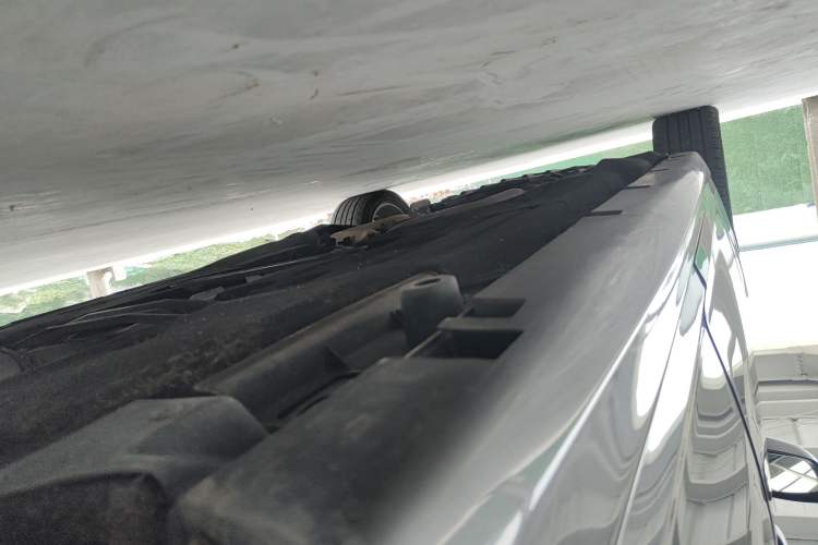 Used Chrysler 300C 2014 3.0L Excellence Edition Left Side Sill