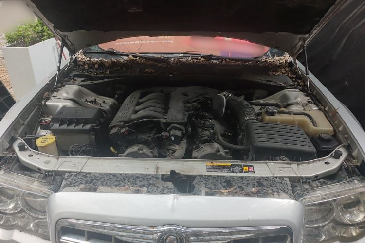 Used Chrysler 300C 2004 3.5 V6 Engine Bay