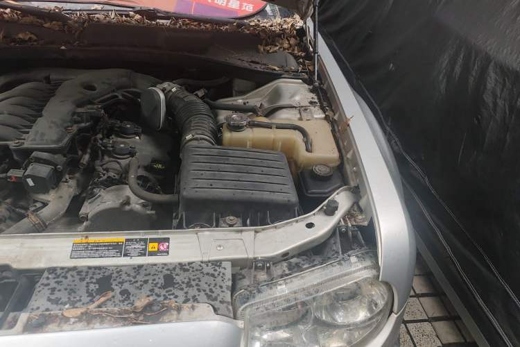 Used Chrysler 300C 2004 3.5 V6 Engine Bay Left