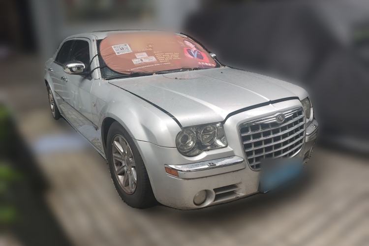 Used Chrysler 300C 2004 3.5 V6 Front Right 45 Deg
