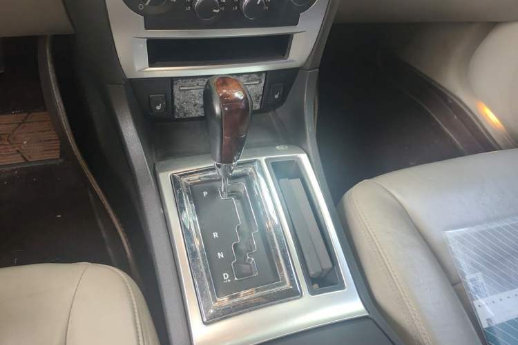 Used Chrysler 300C 2004 3.5 V6 Gear Lever