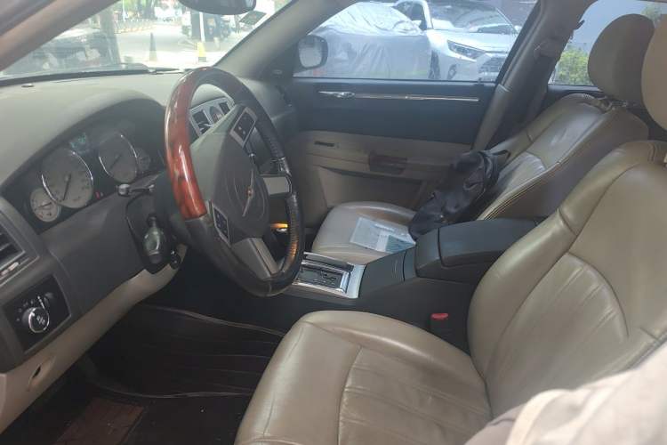 Used Chrysler 300C 2004 3.5 V6 Left Front Seat