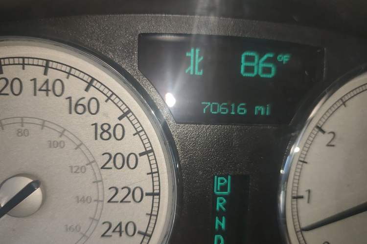Used Chrysler 300C 2004 3.5 V6 Odometer Close Up