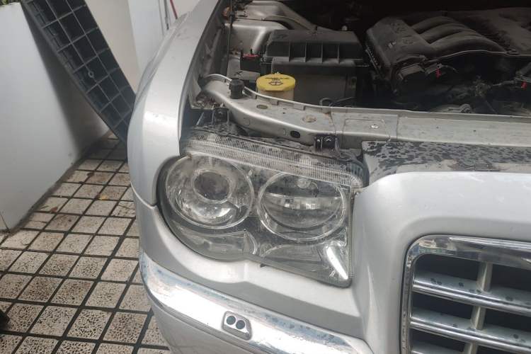 Used Chrysler 300C 2004 3.5 V6 Right Front Headlight