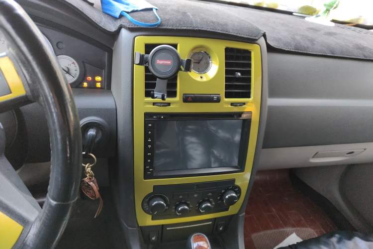 Used Chrysler 300C 2006 3.5L Luxury Navigation Edition Audio And AC Panel