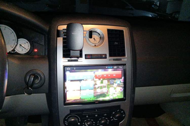 Used Chrysler 300C 2006 5.7L Luxury Navigation Edition Audio And AC Panel