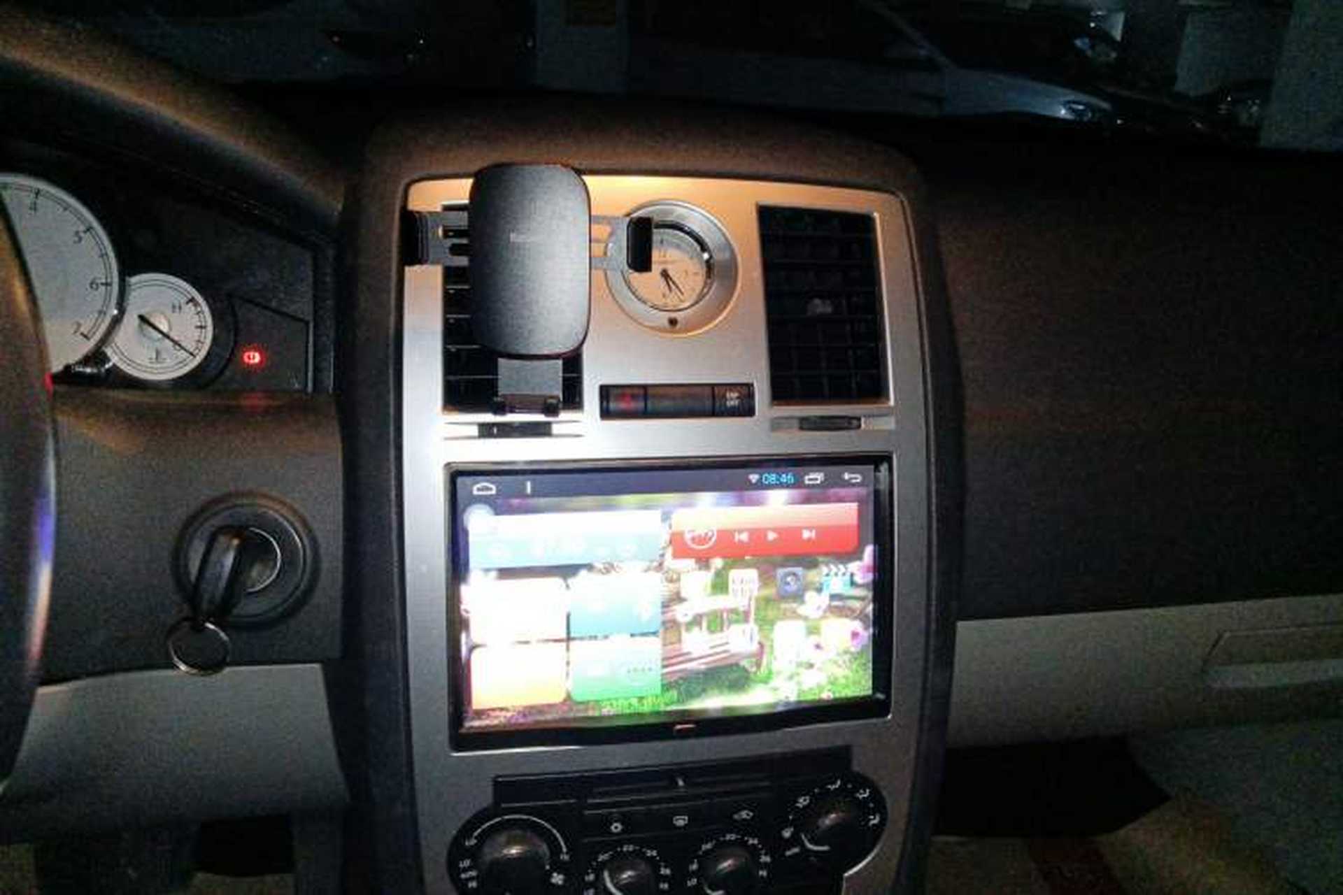 Used Chrysler 300C 2006 5.7L Luxury Navigation Edition Audio And AC Panel