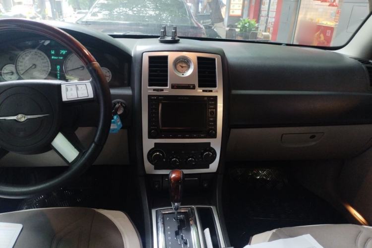 Used Chrysler 300C 2006 3.5L Luxury Navigation Edition Center Console