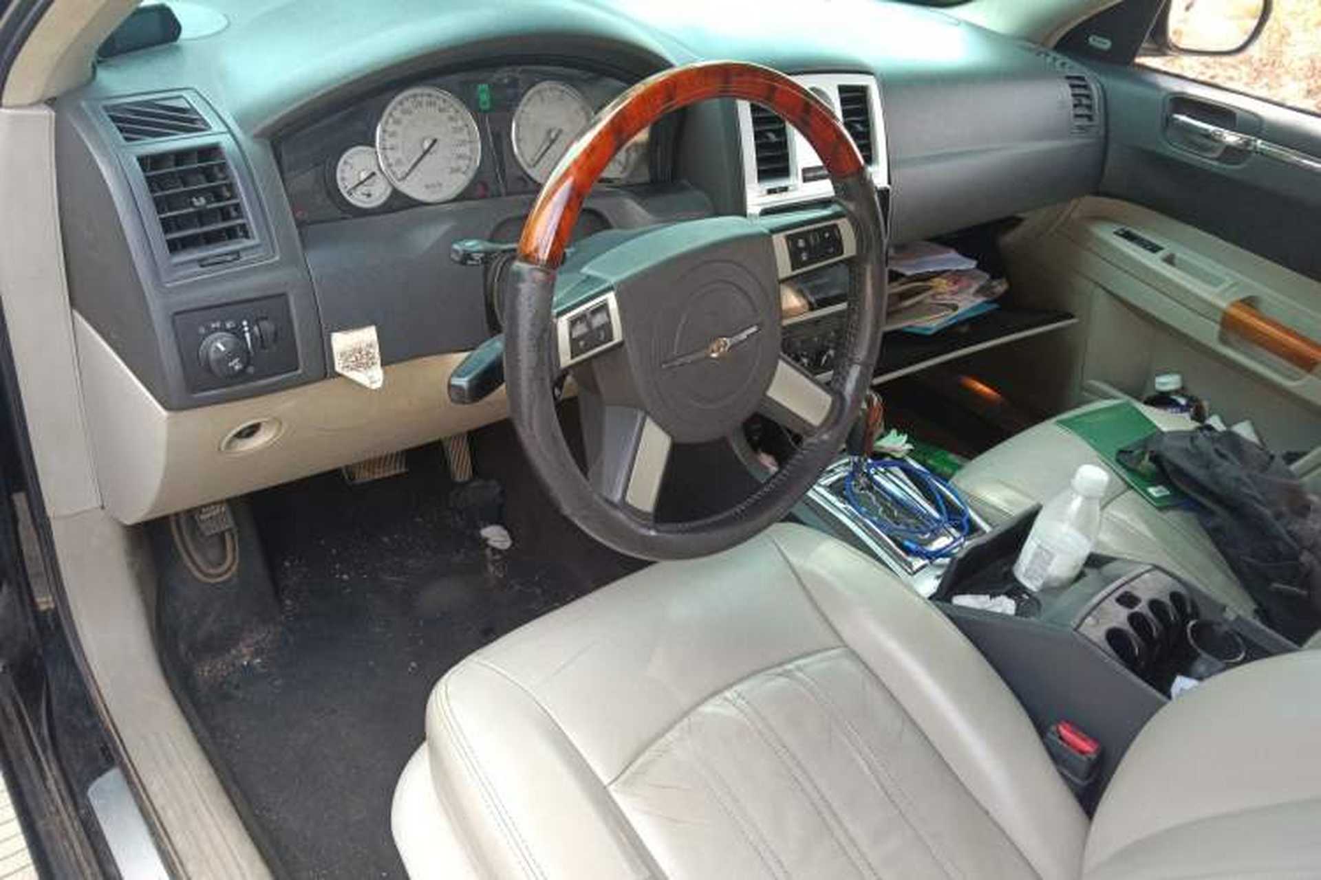 Used Chrysler 300C 2006 2.7L Luxury Edition Center Console