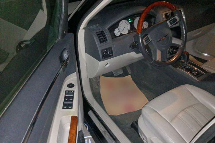 Used Chrysler 300C 2006 5.7L Luxury Navigation Edition Driver Seat