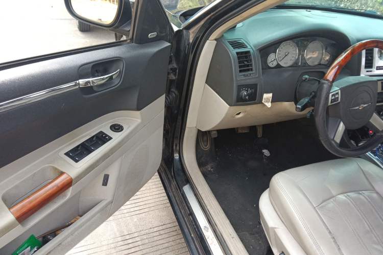 Used Chrysler 300C 2006 2.7L Luxury Edition Driver Seat