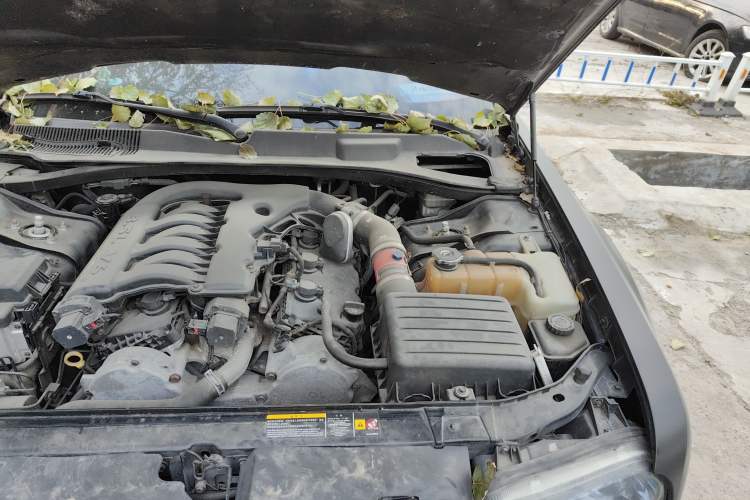 Used Chrysler 300C 2006 3.5L Luxury Navigation Edition Engine Bay Left
