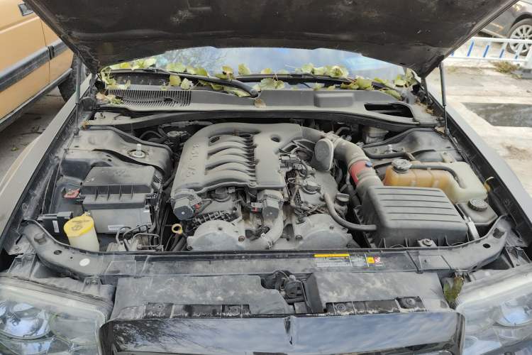 Used Chrysler 300C 2006 3.5L Luxury Navigation Edition Engine Bay