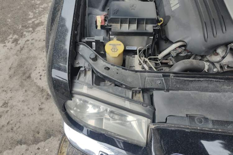 Used Chrysler 300C 2006 5.7L Luxury Navigation Edition Engine Bay Right