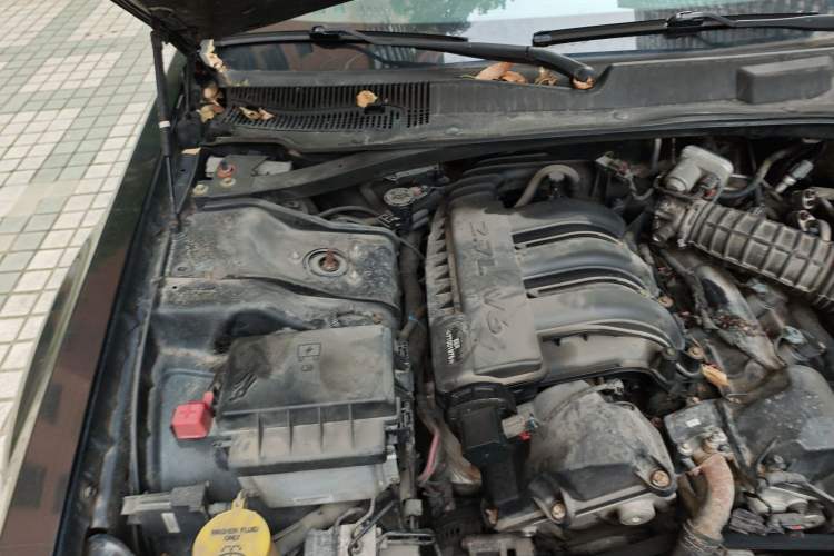 Used Chrysler 300C 2006 2.7L Luxury Edition Engine Bay Right