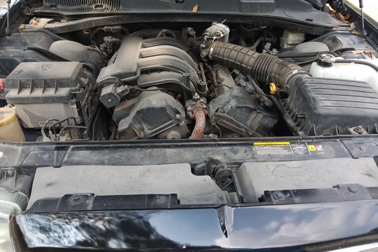 Used Chrysler 300C 2006 2.7L Luxury Edition Engine Bay