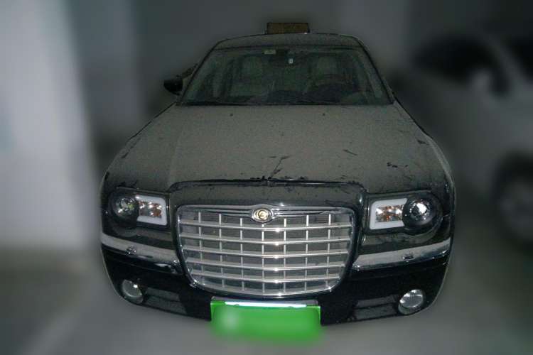 Used Chrysler 300C 2006 5.7L Luxury Navigation Edition Front