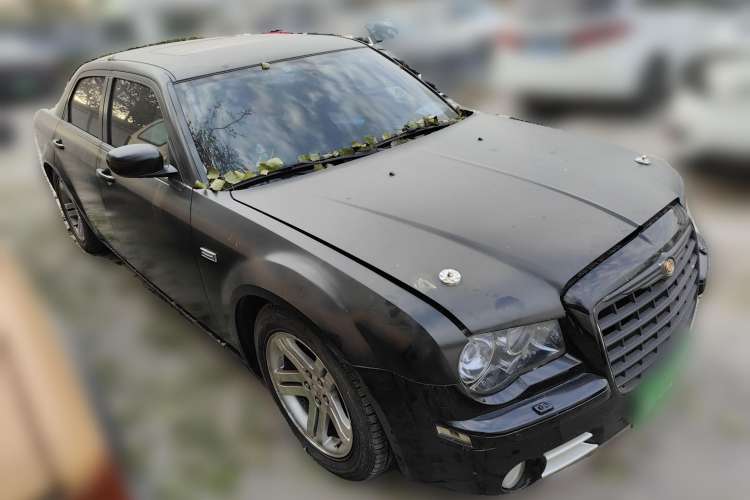 Used Chrysler 300C 2006 3.5L Luxury Navigation Edition Front Right 45 Deg