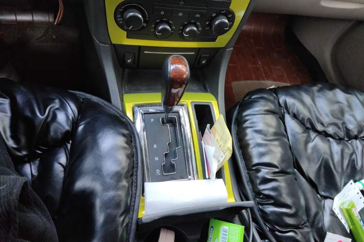 Used Chrysler 300C 2006 3.5L Luxury Navigation Edition Gear Lever