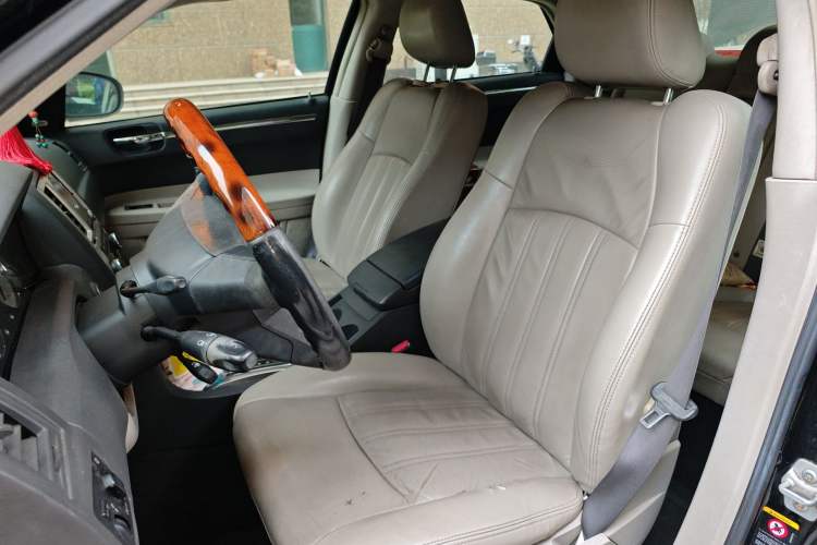 Used Chrysler 300C 2006 2.7L Luxury Edition Left Front Seat