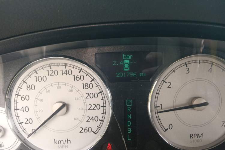 Used Chrysler 300C 2006 2.7L Luxury Edition Odometer Close Up