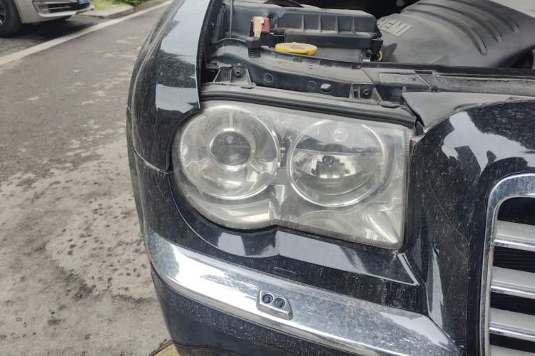 Used Chrysler 300C 2006 5.7L Luxury Navigation Edition Right Front Headlight