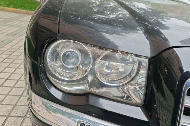 Used Chrysler 300C 2006 2.7L Luxury Edition Right Front Headlight