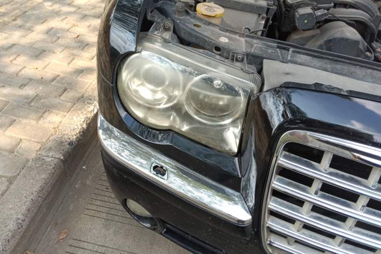 Used Chrysler 300C 2006 2.7L Luxury Edition Right Front Headlight