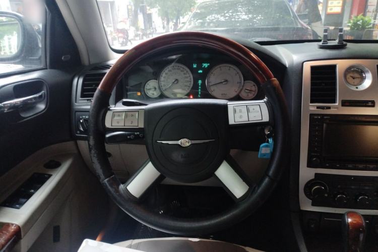 Used Chrysler 300C 2006 3.5L Luxury Navigation Edition Steering Wheel