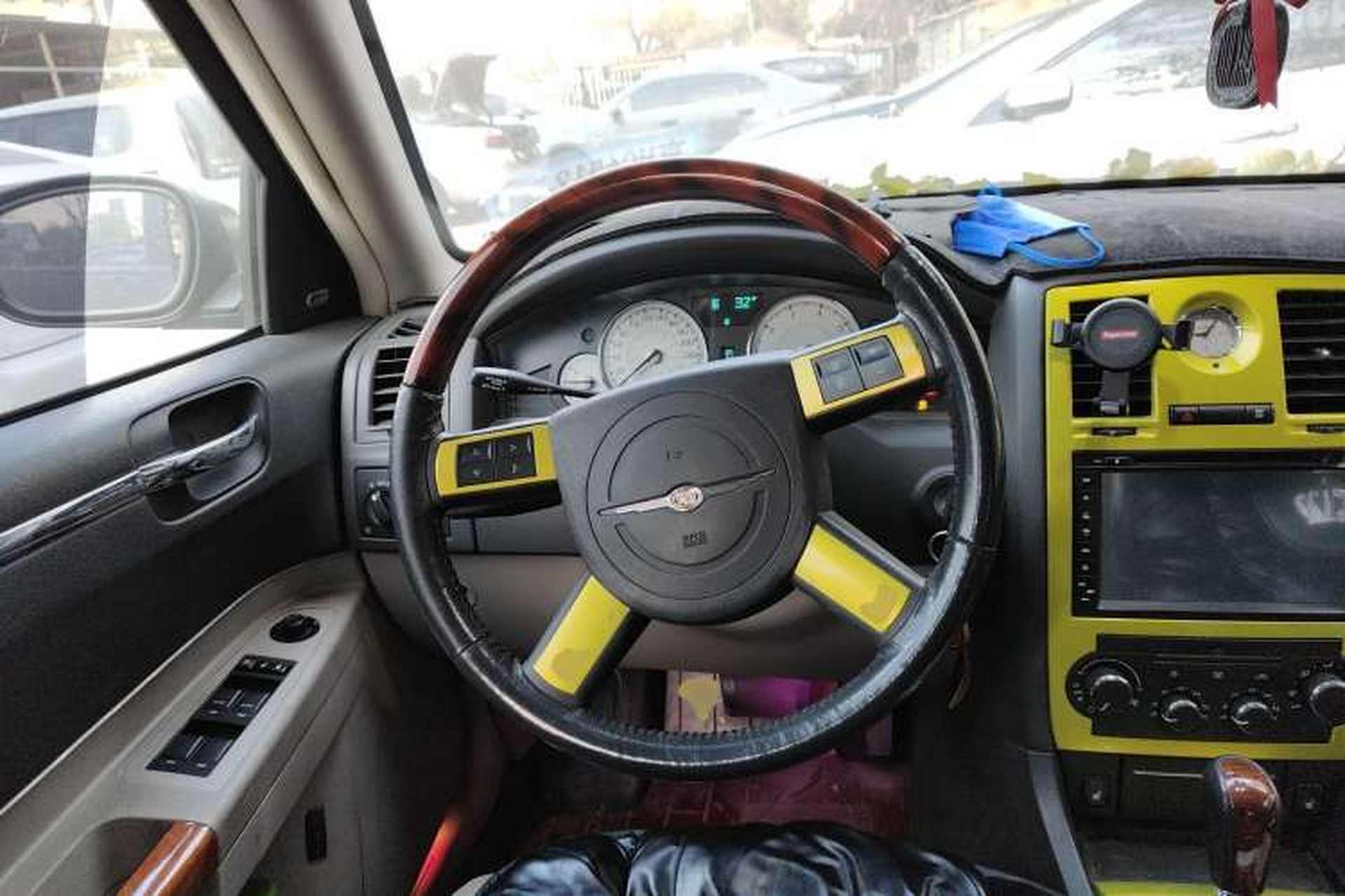Used Chrysler 300C 2006 3.5L Luxury Navigation Edition Steering Wheel