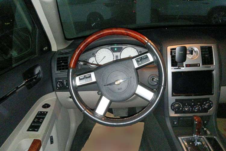 Used Chrysler 300C 2006 5.7L Luxury Navigation Edition Steering Wheel