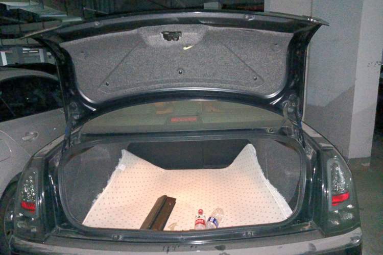Used Chrysler 300C 2006 5.7L Luxury Navigation Edition Trunk