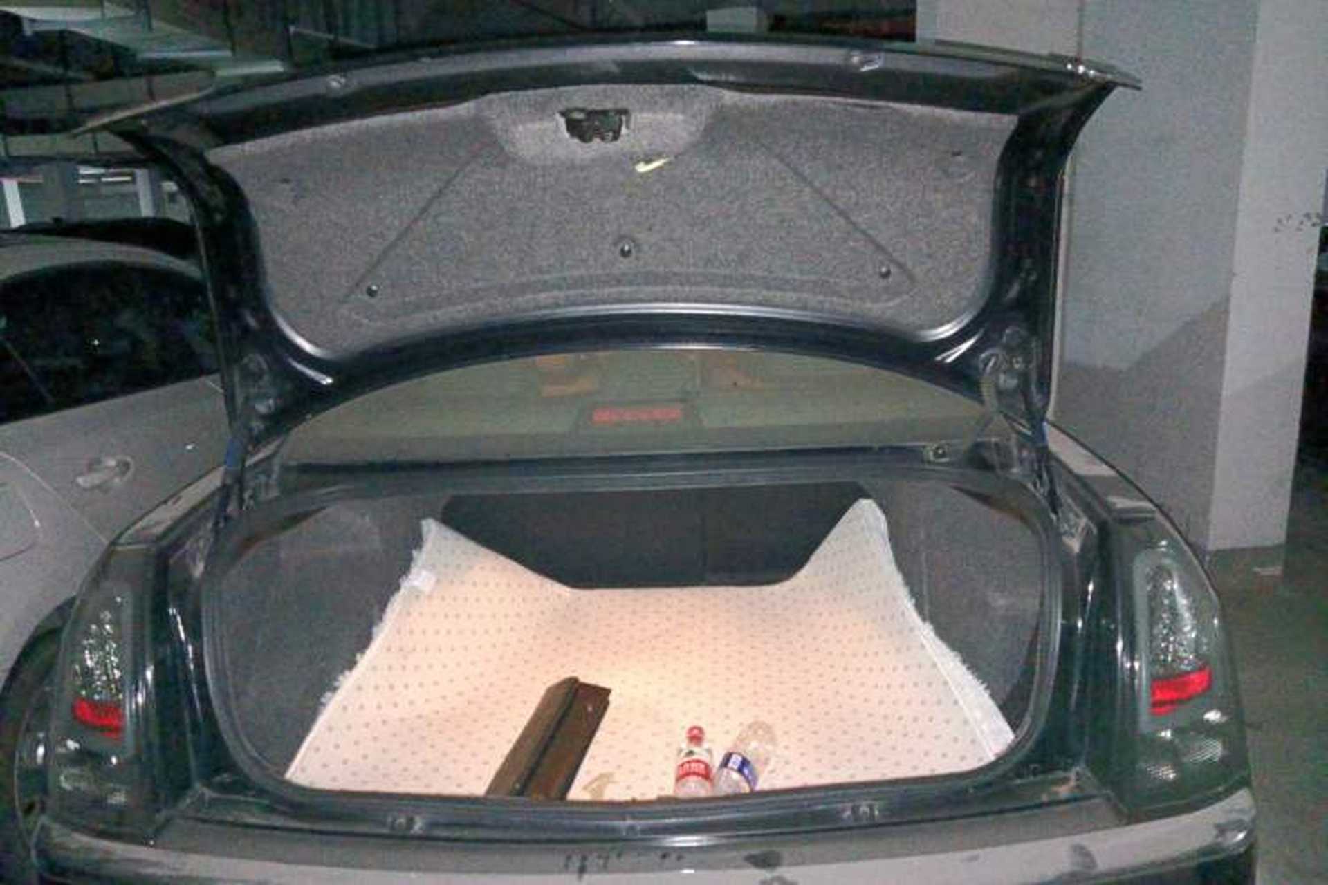 Used Chrysler 300C 2006 5.7L Luxury Navigation Edition Trunk