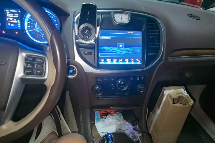 Used Chrysler 300C 2012 3.6L Luxury Edition Audio And AC Panel