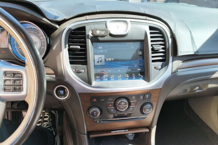 Used Chrysler 300C 2012 3.6L Luxury Edition Audio And AC Panel