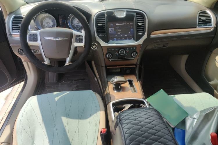 Used Chrysler 300C 2012 3.6L Luxury Edition Center Console