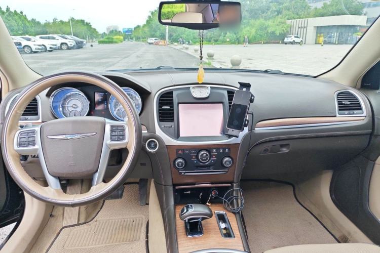 Used Chrysler 300C 2012 3.6L Luxury Edition Center Console