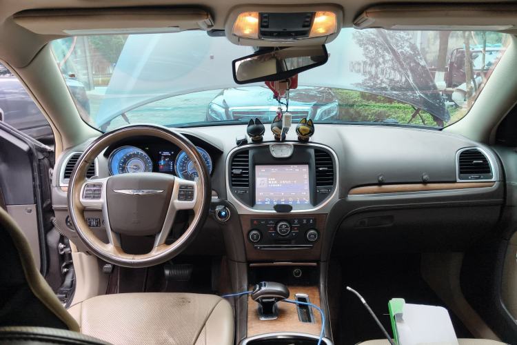 Used Chrysler 300C 2012 3.6L Luxury Edition Center Console