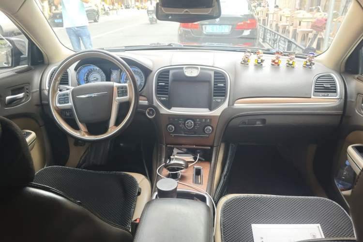 Used Chrysler 300C 2012 3.6L Luxury Edition Center Console