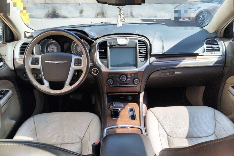 Used Chrysler 300C 2012 3.6L Luxury Edition Center Console