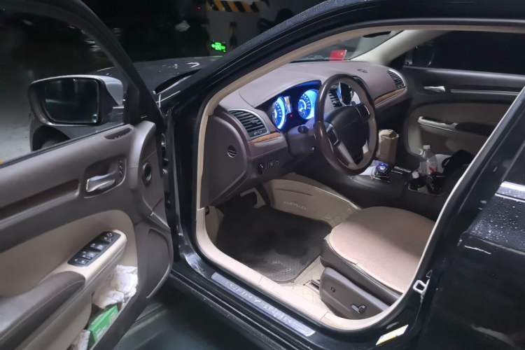 Used Chrysler 300C 2012 3.6L Luxury Edition Driver Seat