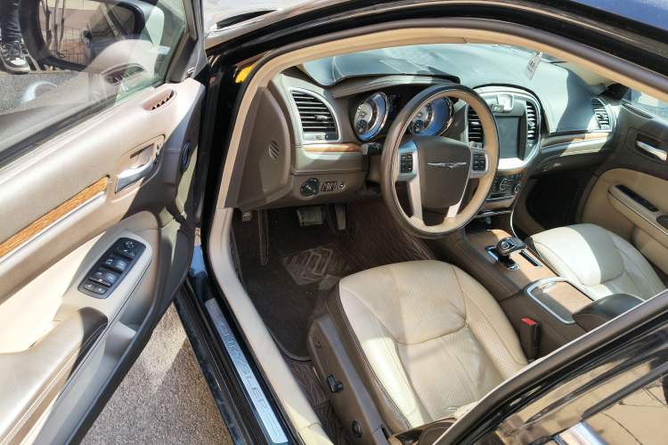 Used Chrysler 300C 2012 3.6L Luxury Edition Driver Seat