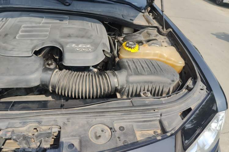 Used Chrysler 300C 2012 3.6L Luxury Edition Engine Bay Left