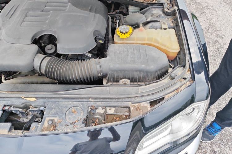 Used Chrysler 300C 2012 3.6L Luxury Edition Engine Bay Left