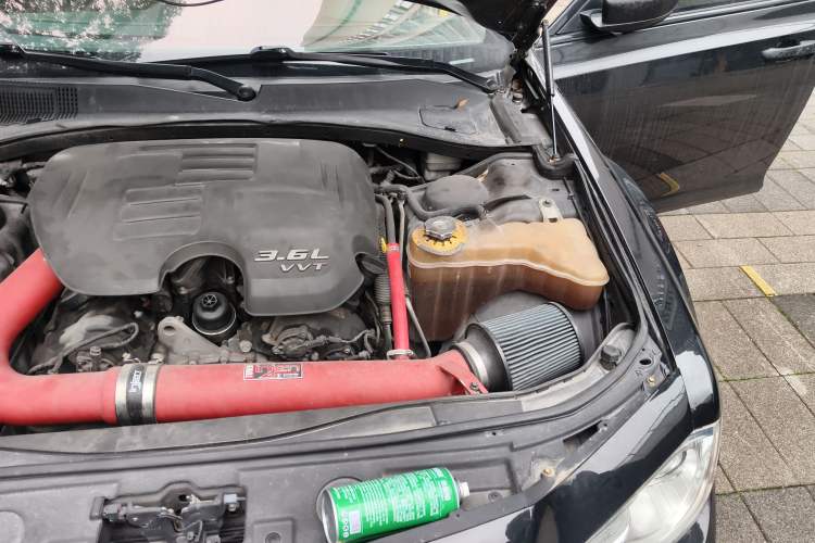 Used Chrysler 300C 2012 3.6L Luxury Edition Engine Bay Left